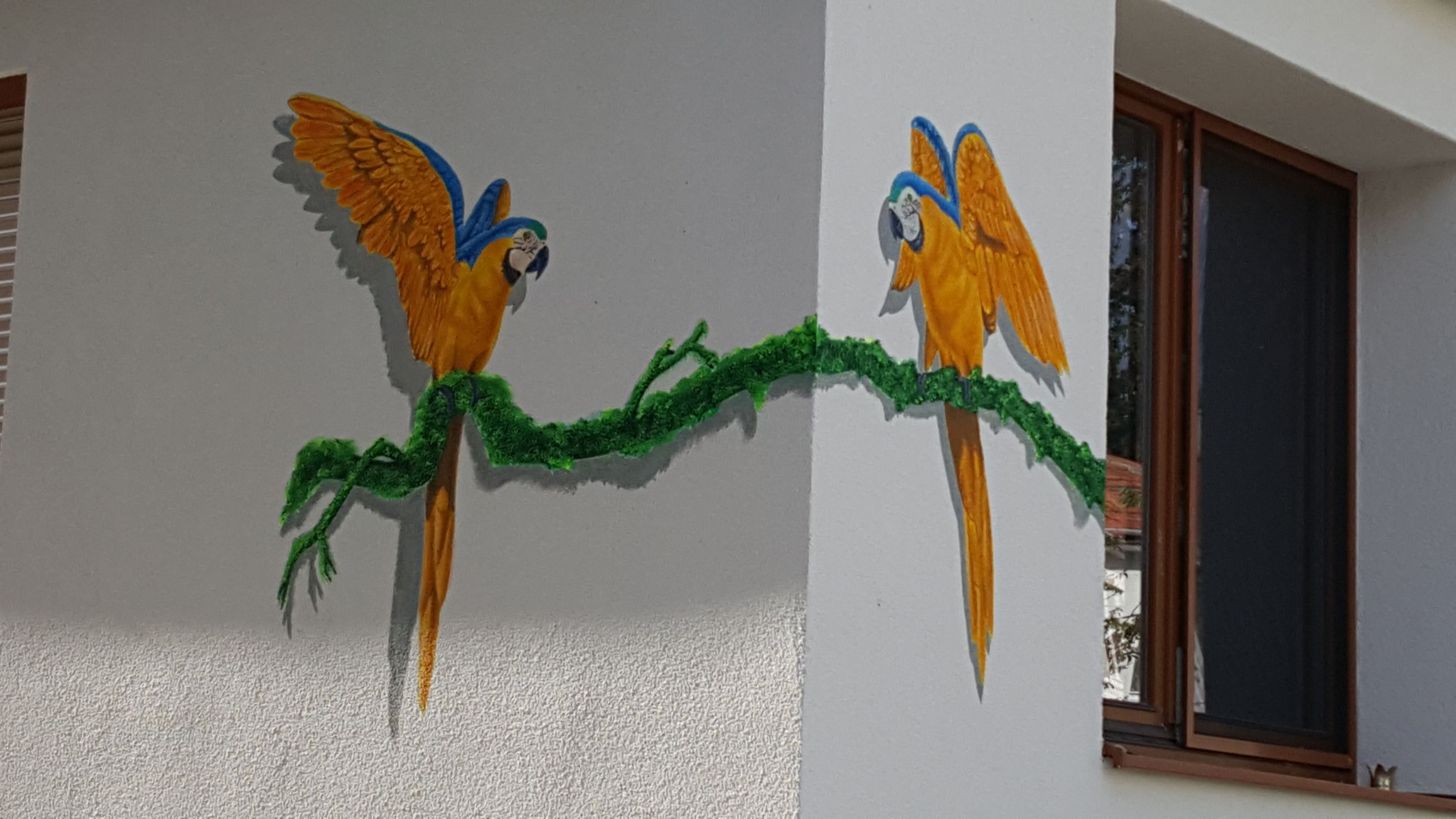 Casa de los Pajaros, Acrylic on facade, Private - 1230 Vienna