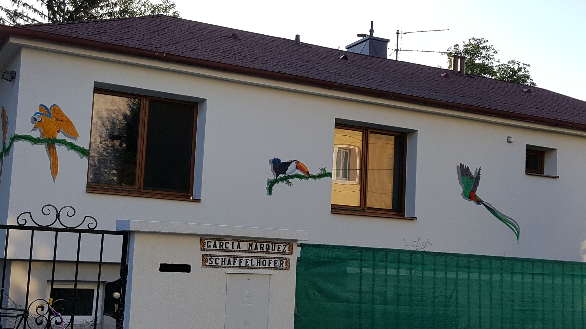 Casa de los Pajaros, Acrylic on facade, Private - 1230 Vienna