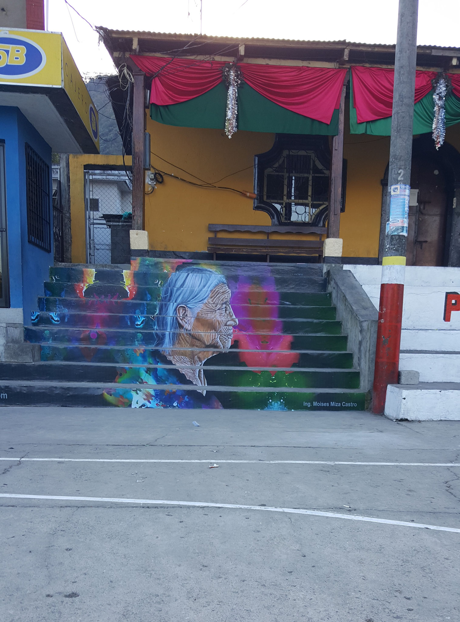 Pintura de Gustavo Juárez en las gradas para la municipalidad de San Lucas Tolimán, 2018